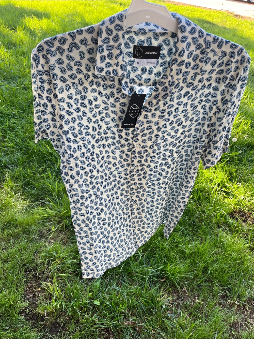 Original Use White Short-Sleeve Button-Down Shirt with Navy Paisley